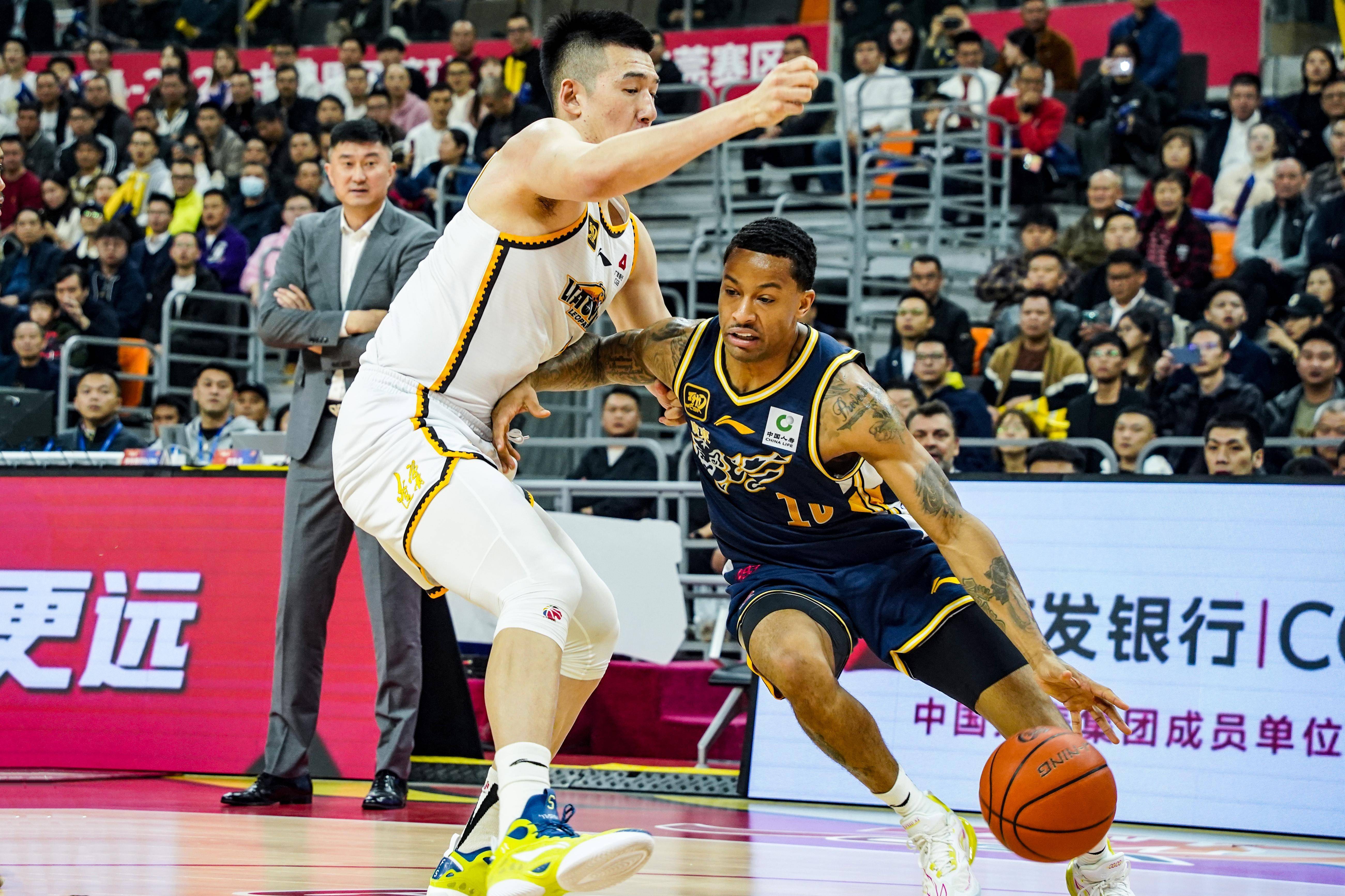 今晚成都蓉城篮板制胜——CBA常规赛节点到来；赛场秩序良好；轮换策略成焦点的简单介绍-电竞竞猜