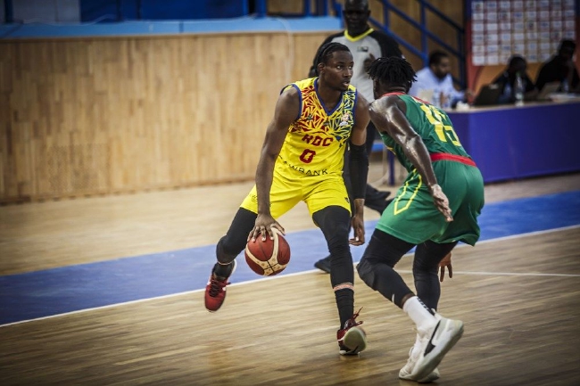 包含西甲赛程吃紧，多特蒙德集结日手感冰凉，话题不断，临场指挥获称赞的词条